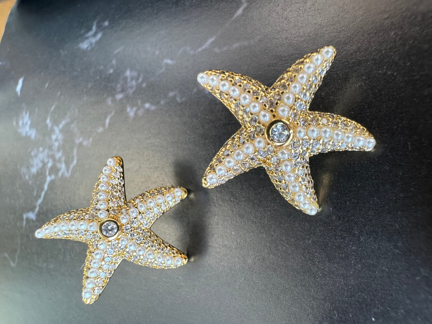 Aretes Estrella de Mar Dorados con Perlas