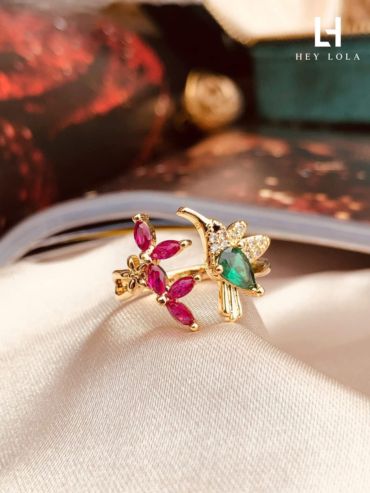 Anillos ajustables con diseño floral y gemas de colores