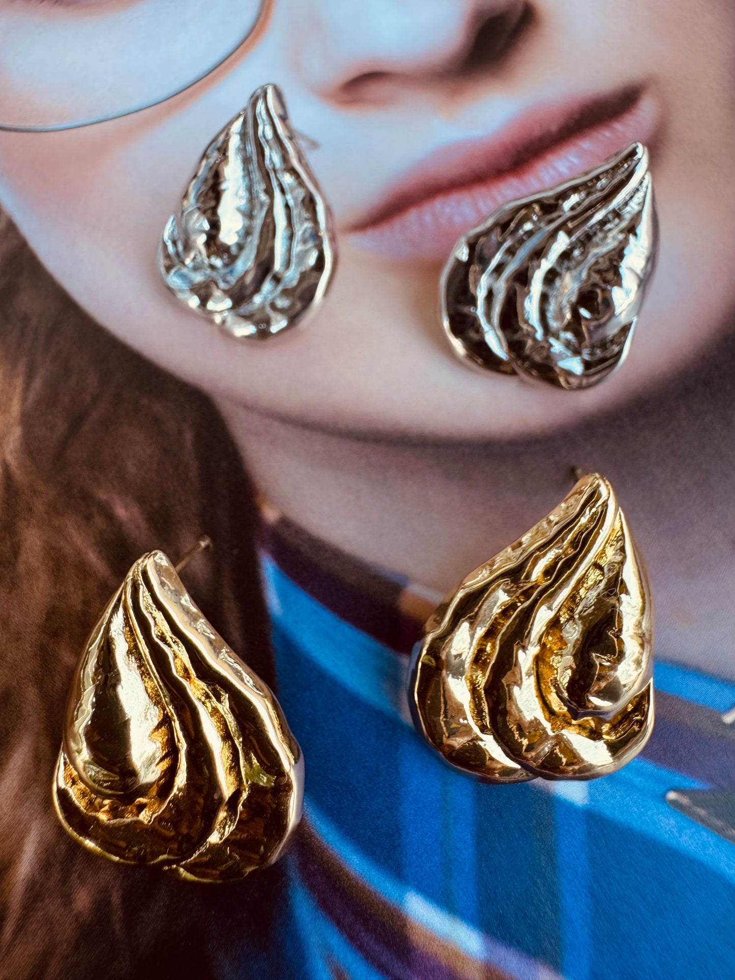 Aretes de Gota Texturizados Dorados y Plateados