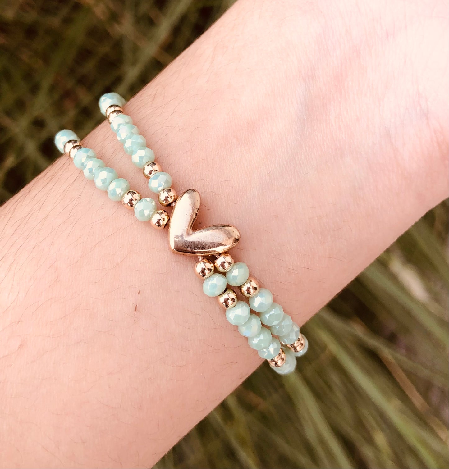Pulseras de cuentas con dije de corazón chapado en oro