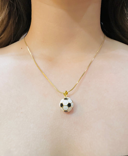 Collar con Dije de Balón de Fútbol Chapado en Oro 18K
