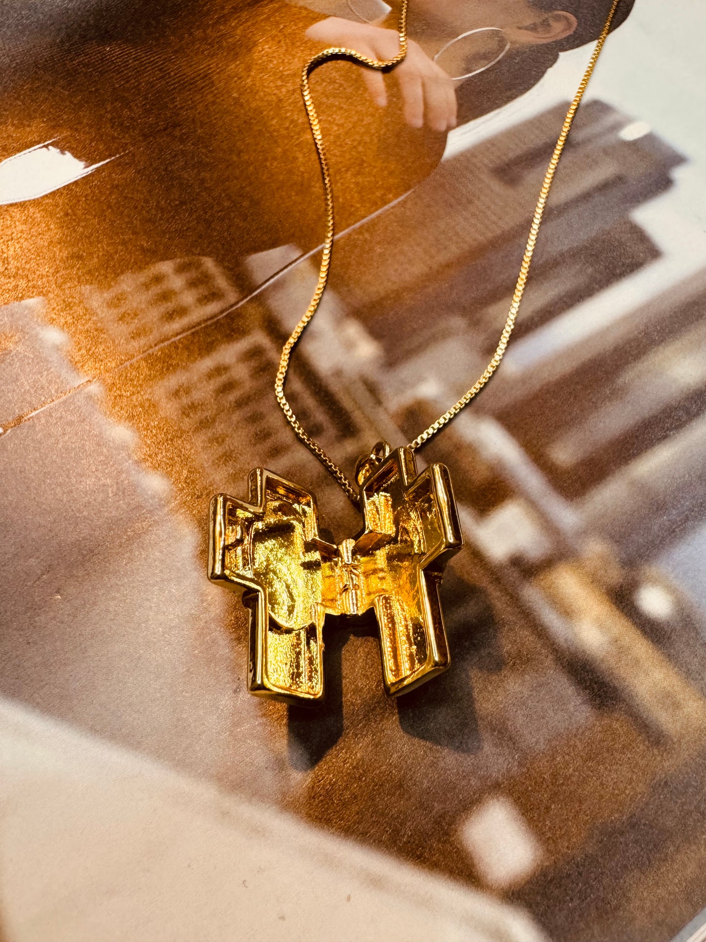 Collar Relicario Cruz/Estrella con Imagen de la Virgen de Guadalupe