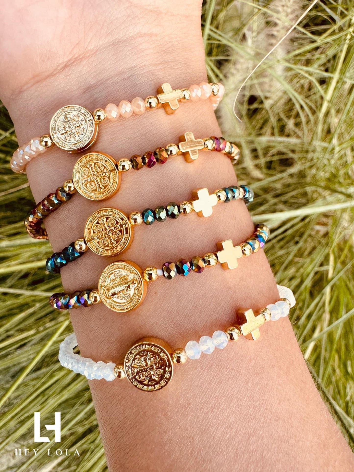 Pulseras de San Benito con Cuentas Facetadas y Cruz Dorada