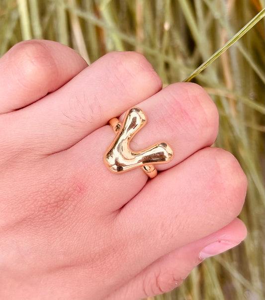 Anillos con Iniciales de Globo Chapados en Oro 18K