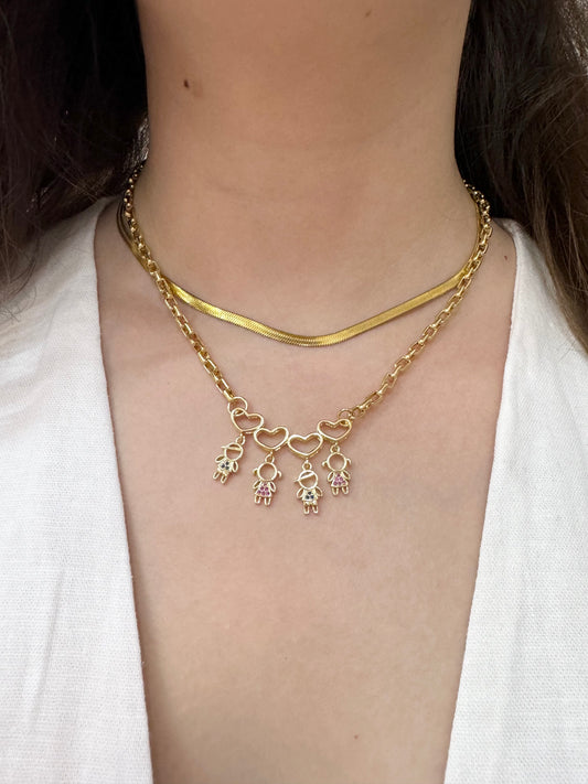 Collar Familiar con Dijes de Niños y Corazones Chapado en Oro de 18K