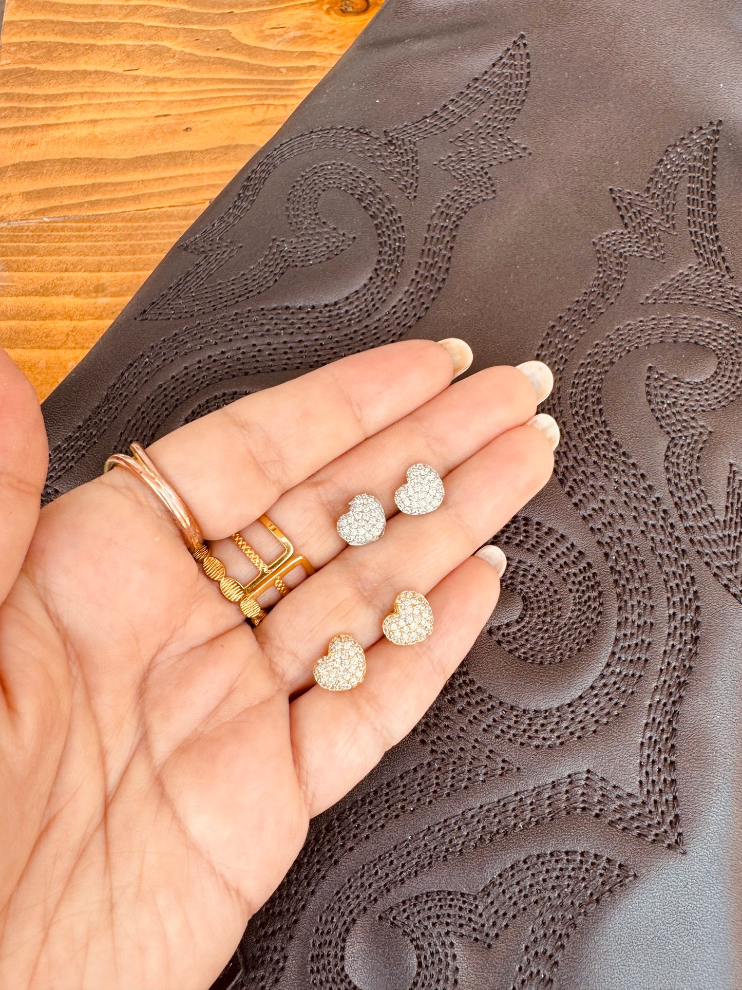 Aretes corazón con zirconias