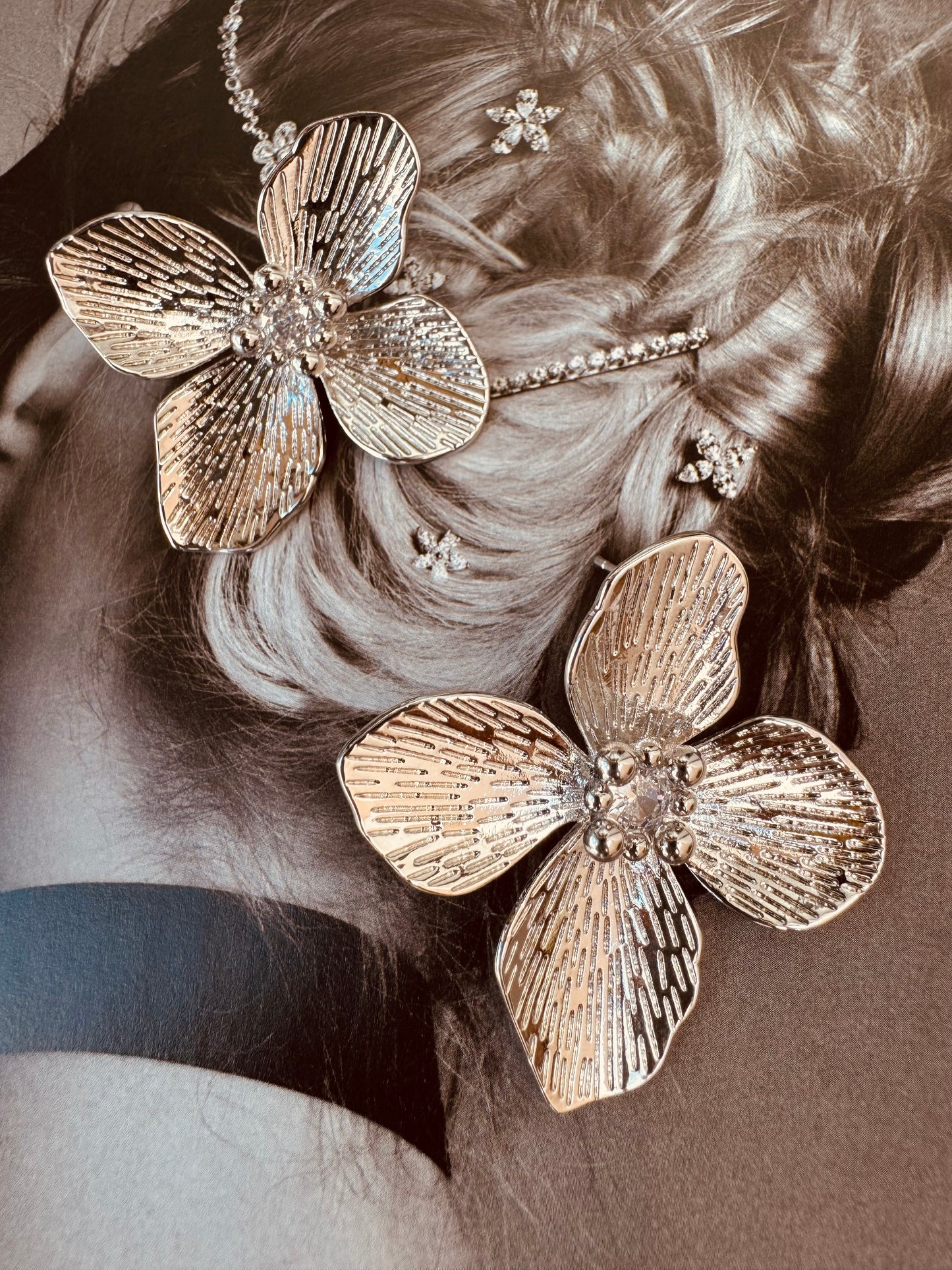 Aretes Florales Dorados y Plateados