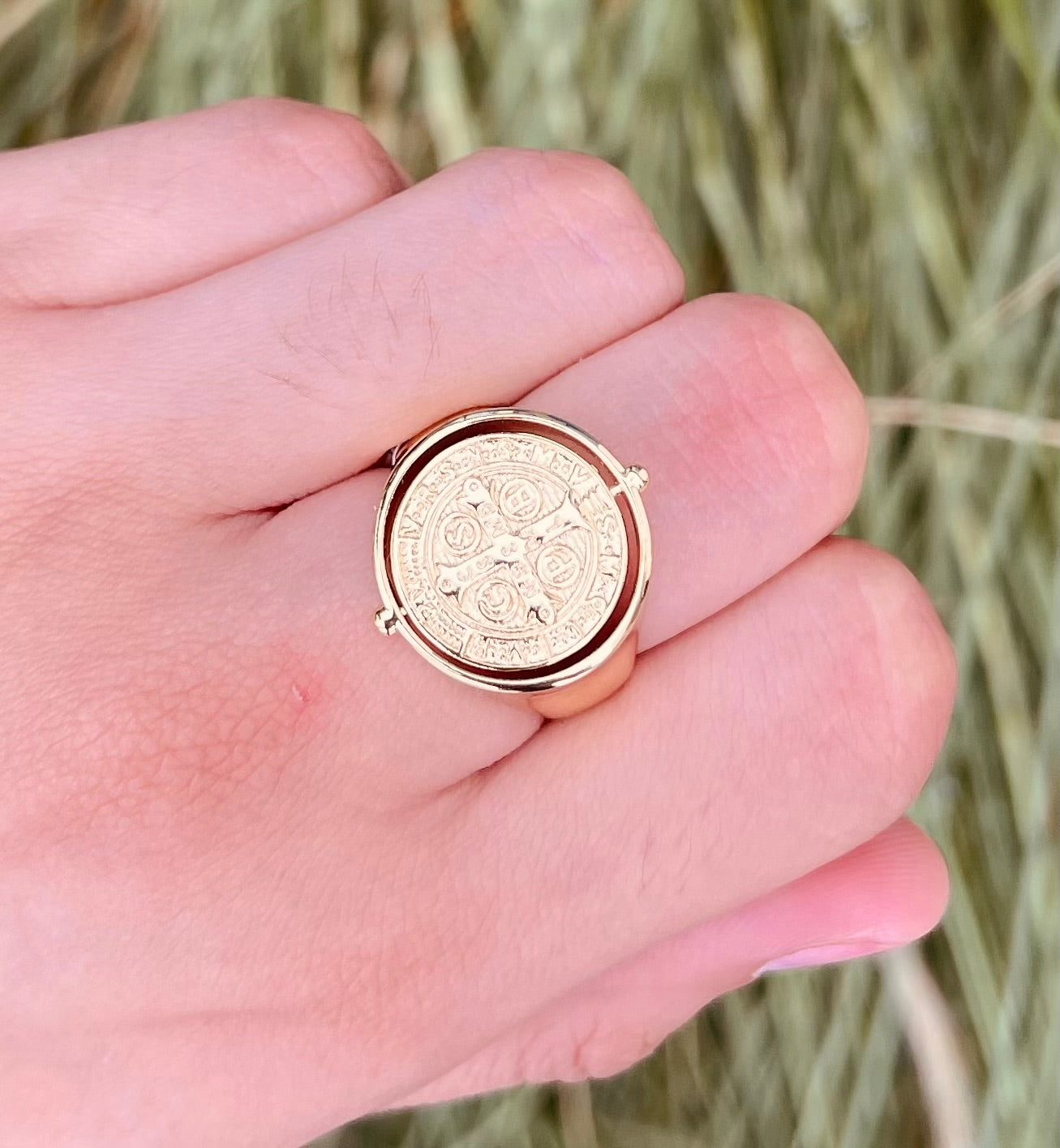 Anillos de sello religiosos chapados en oro de 18K