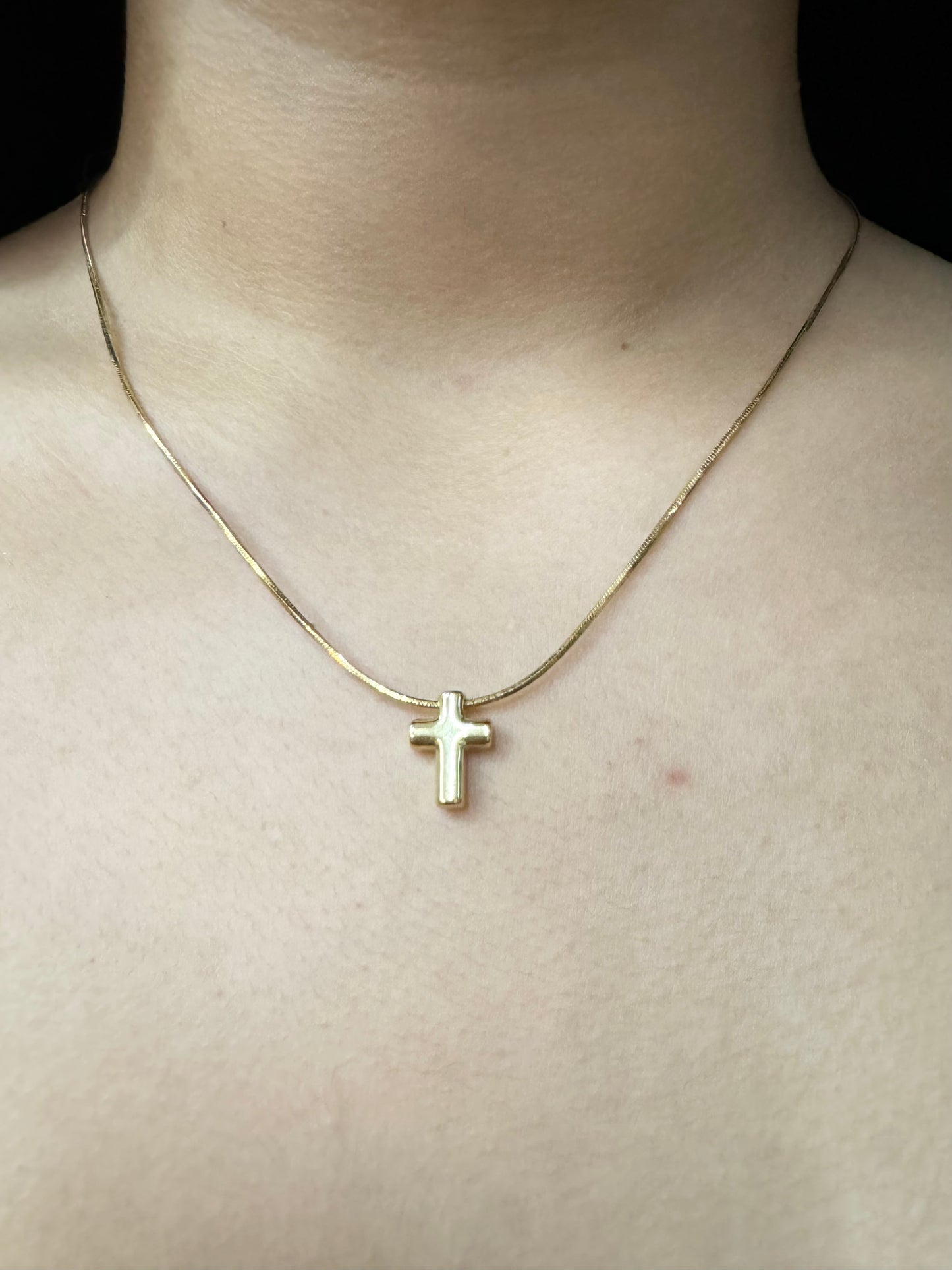 Collar Minimalista con Dije de Cruz