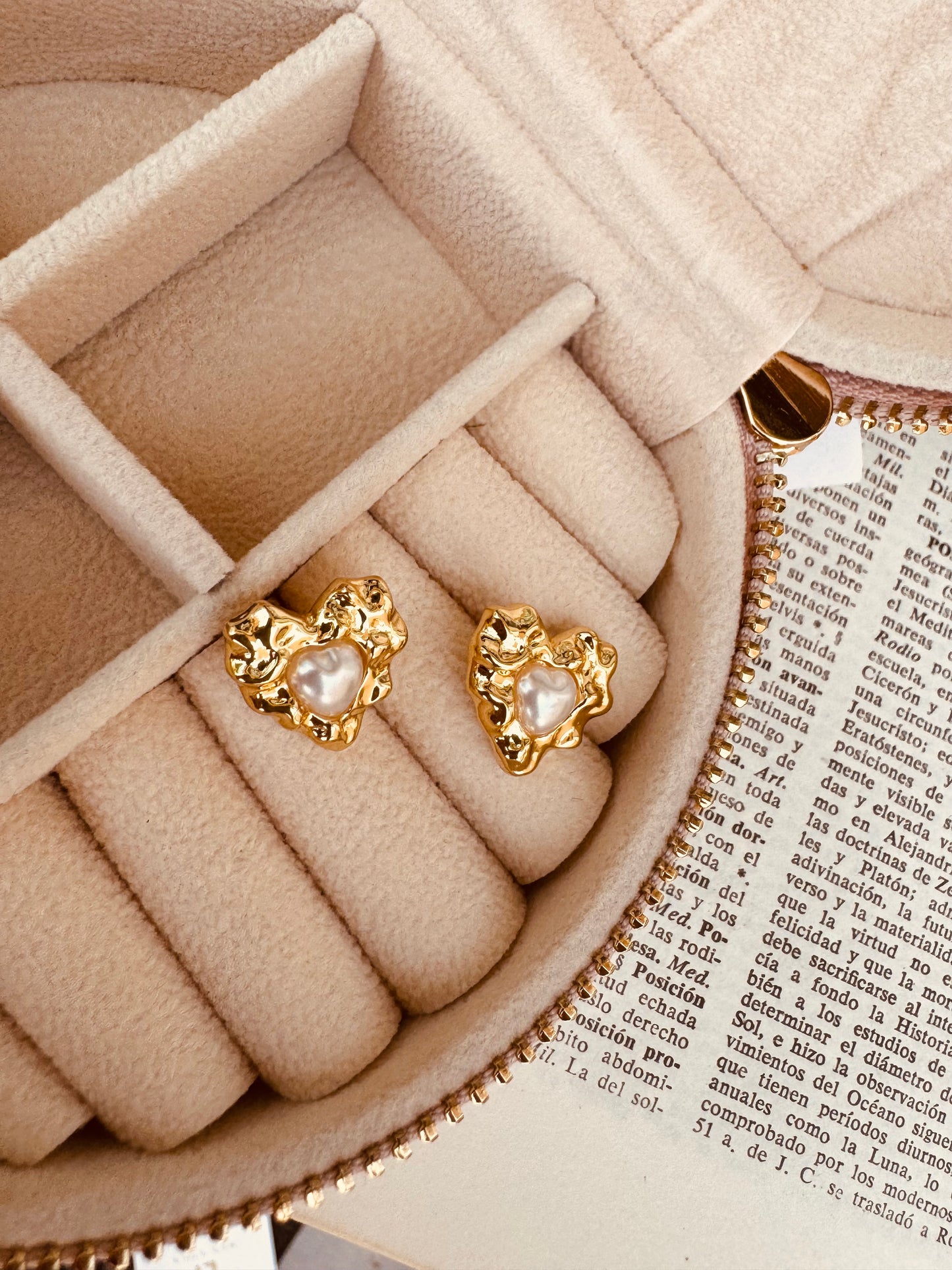 Aretes corazón con perla