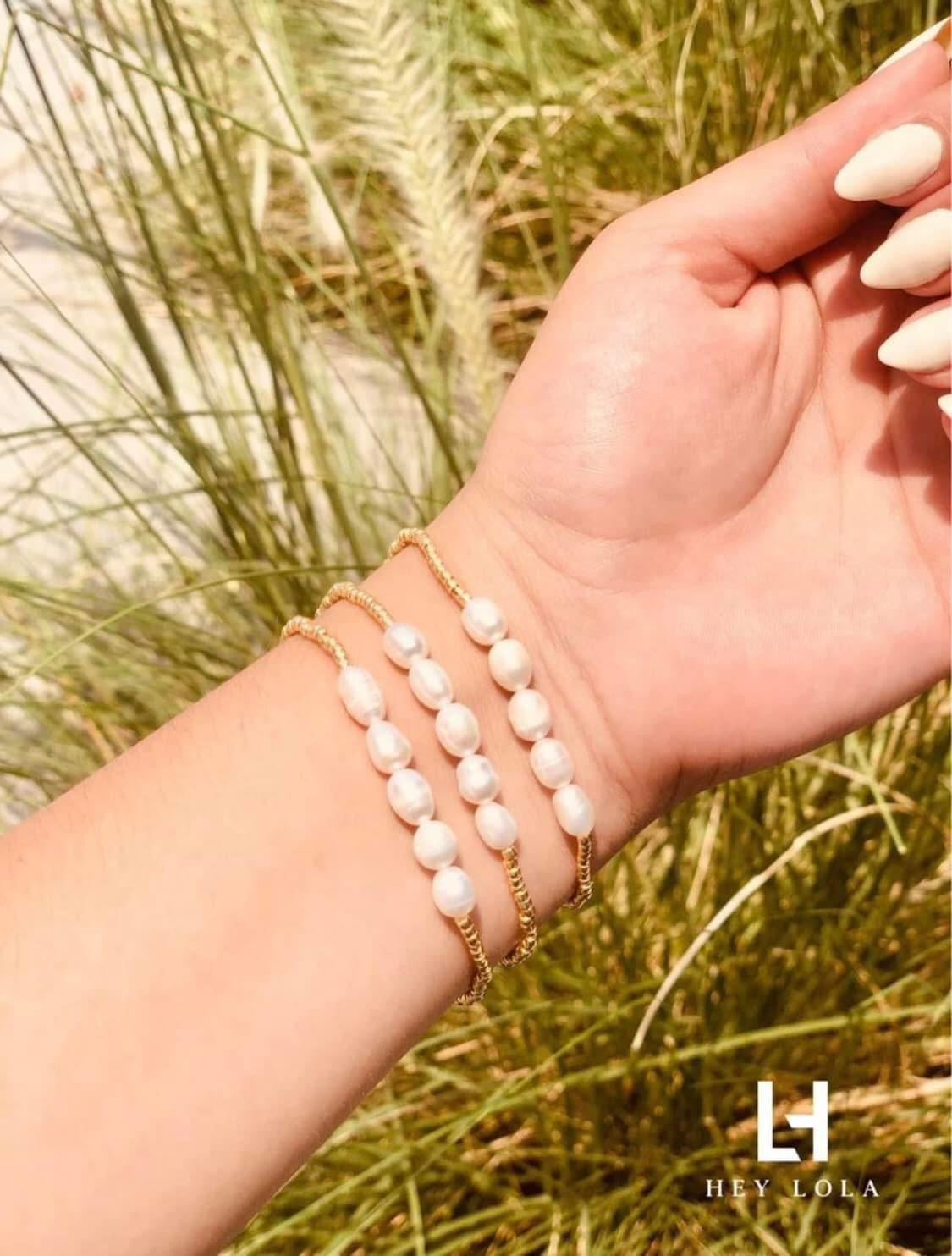 Pulsera de Perlas Cultivadas con Detalles Dorados