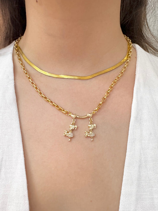 Collar con dijes de  2 niñas
