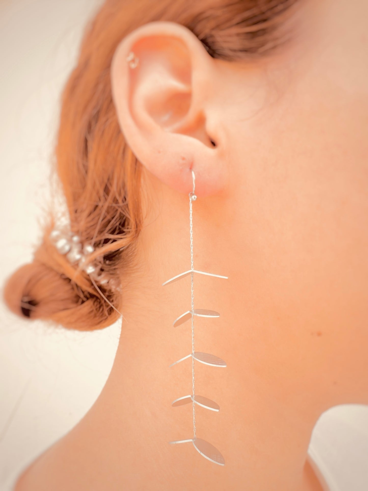 Aretes colgantes de hojas – energía natural