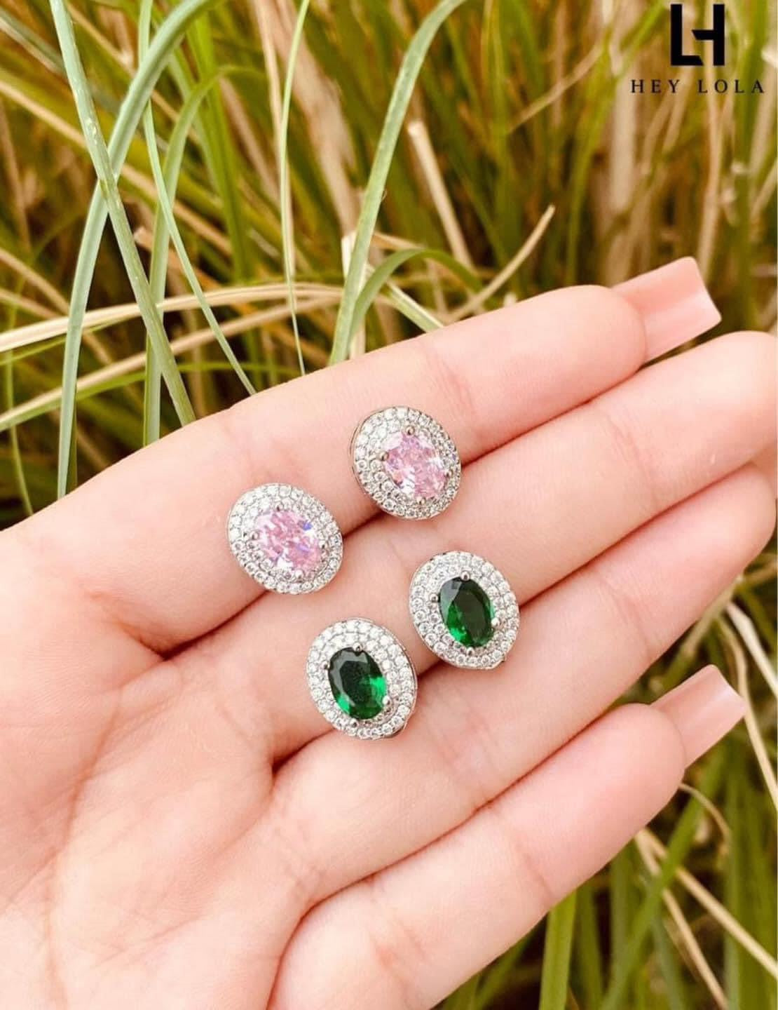 Aretes con Cristales Ovalados y Halo Brillante