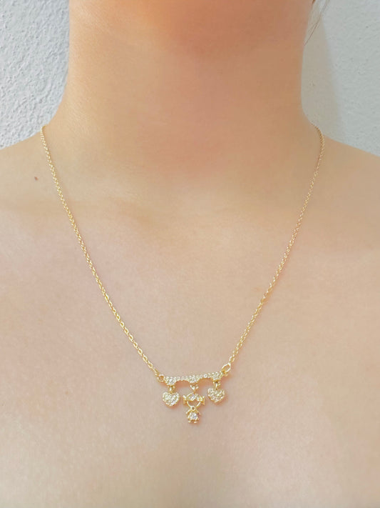 Collar con Dije de Niña y Corazones Chapado en Oro de 18K