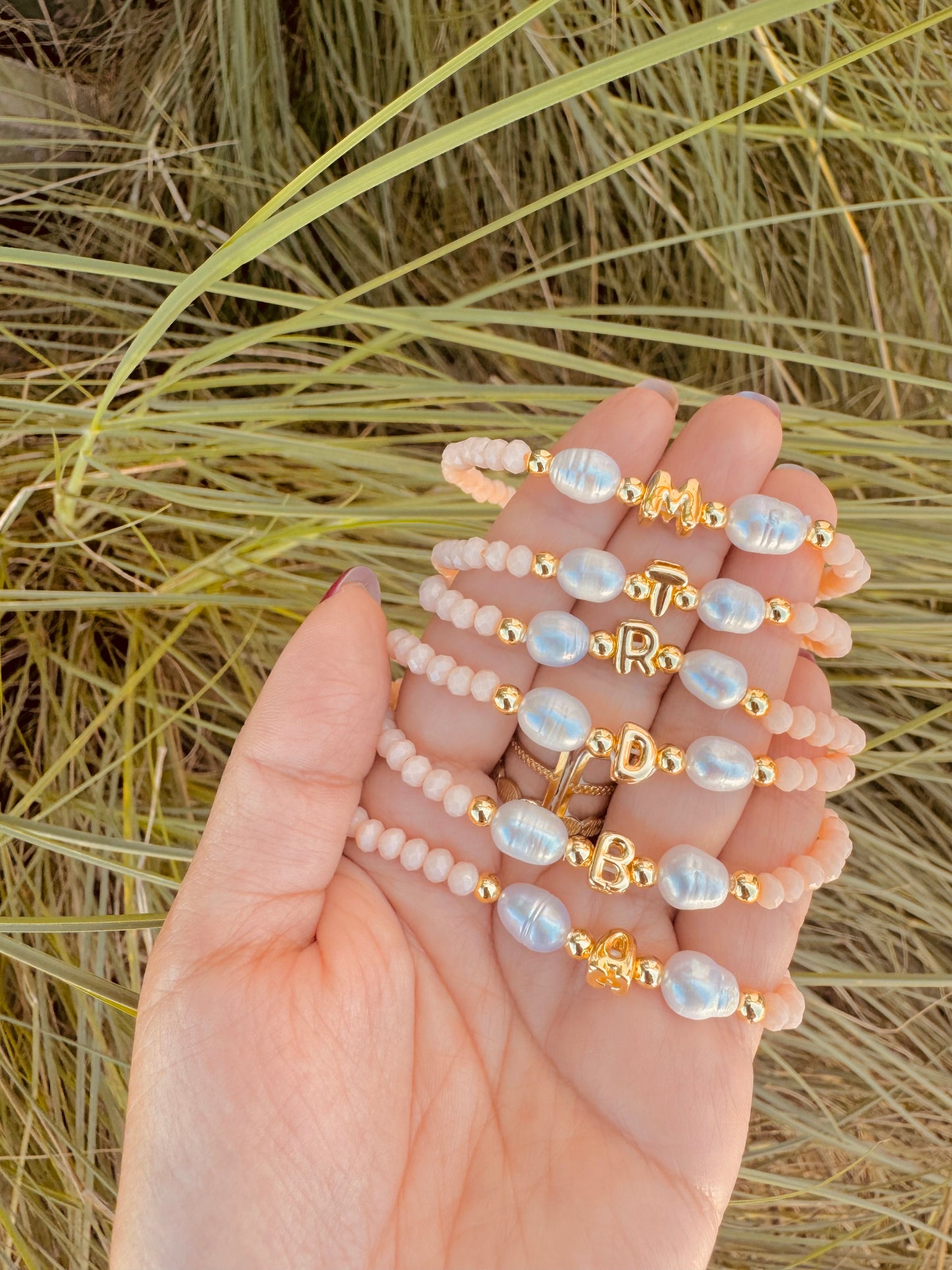 Pulsera Inicial Perla Rosada