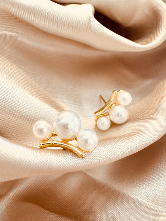 Aretes Dorados con Perlas
