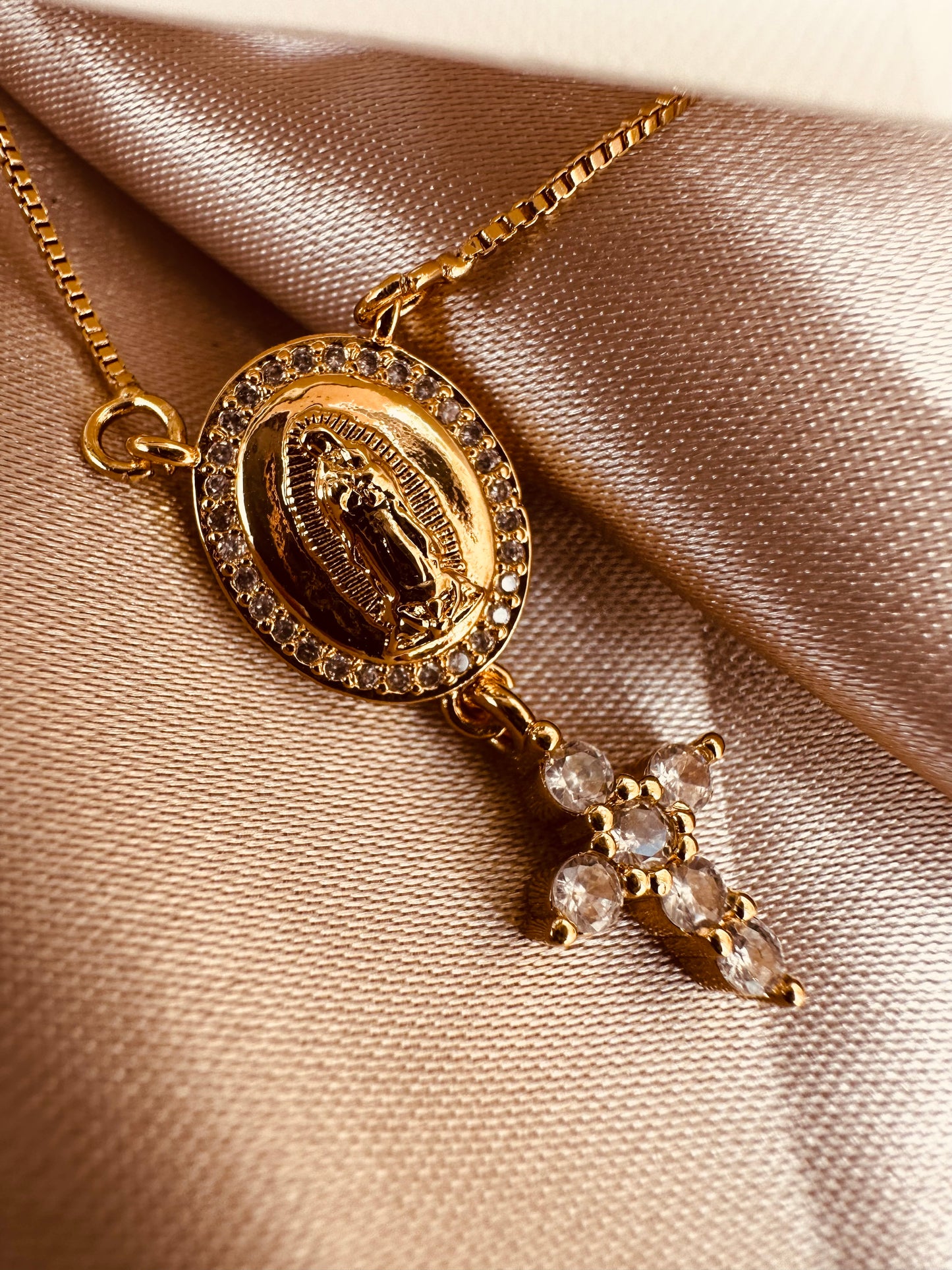 Collar Religiosos con Cruz de Zirconias