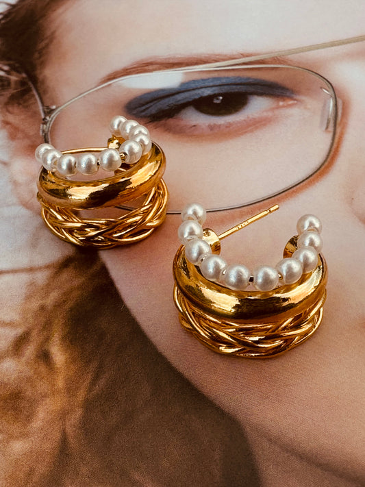 Aretes Dorados con Perlas