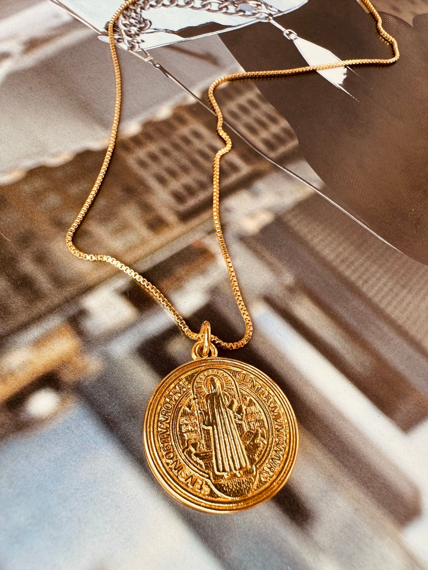 Collar Medalla de San Benito”