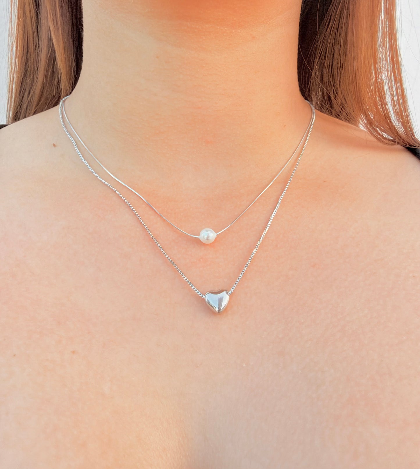 Collar Doble Corazón & Perla – Plata
