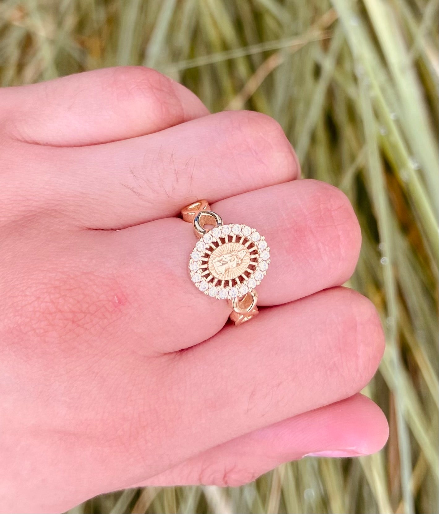 Anillos Ajustables de la Virgen con Detalles de Zirconia