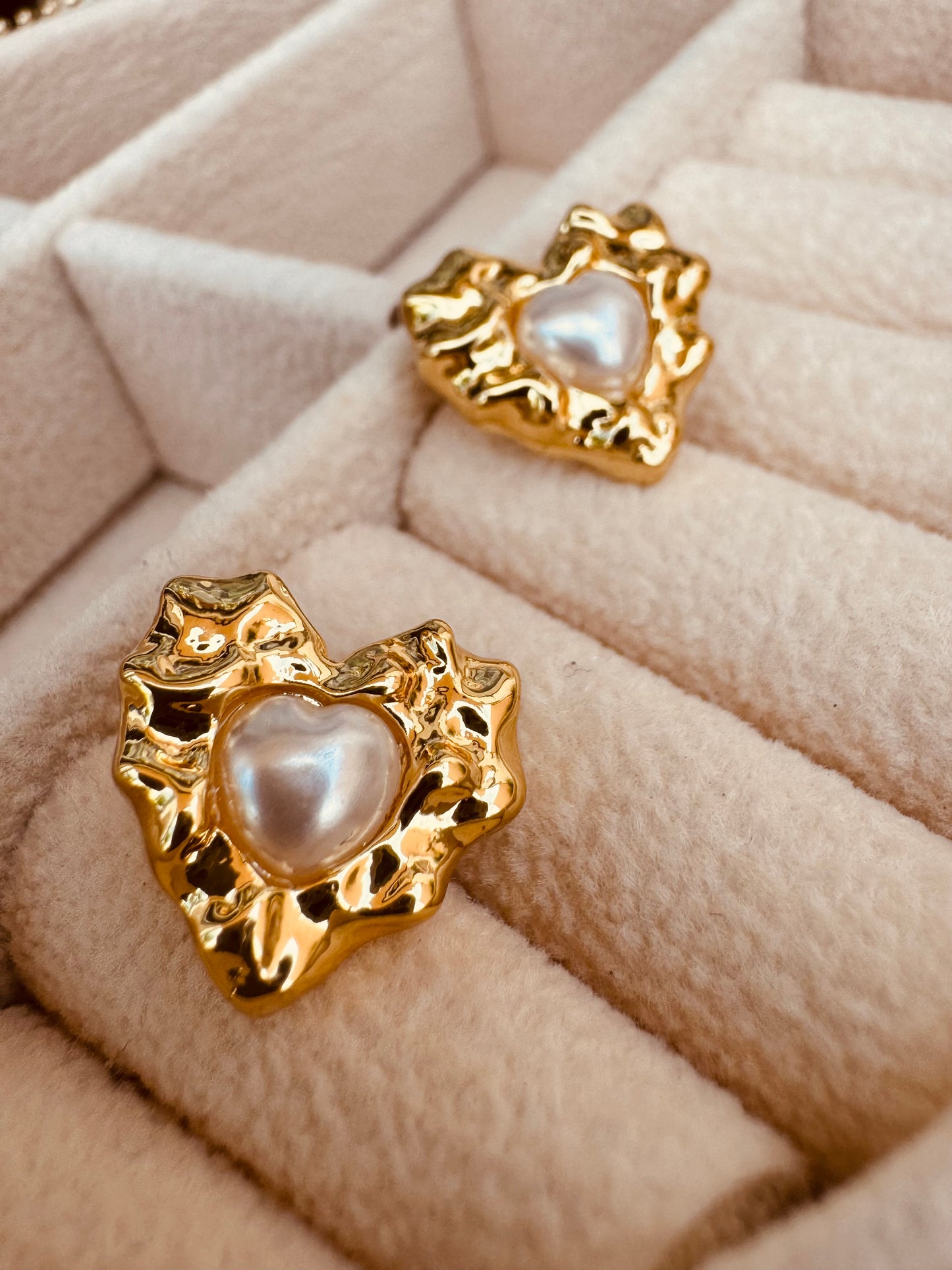 Aretes corazón con perla