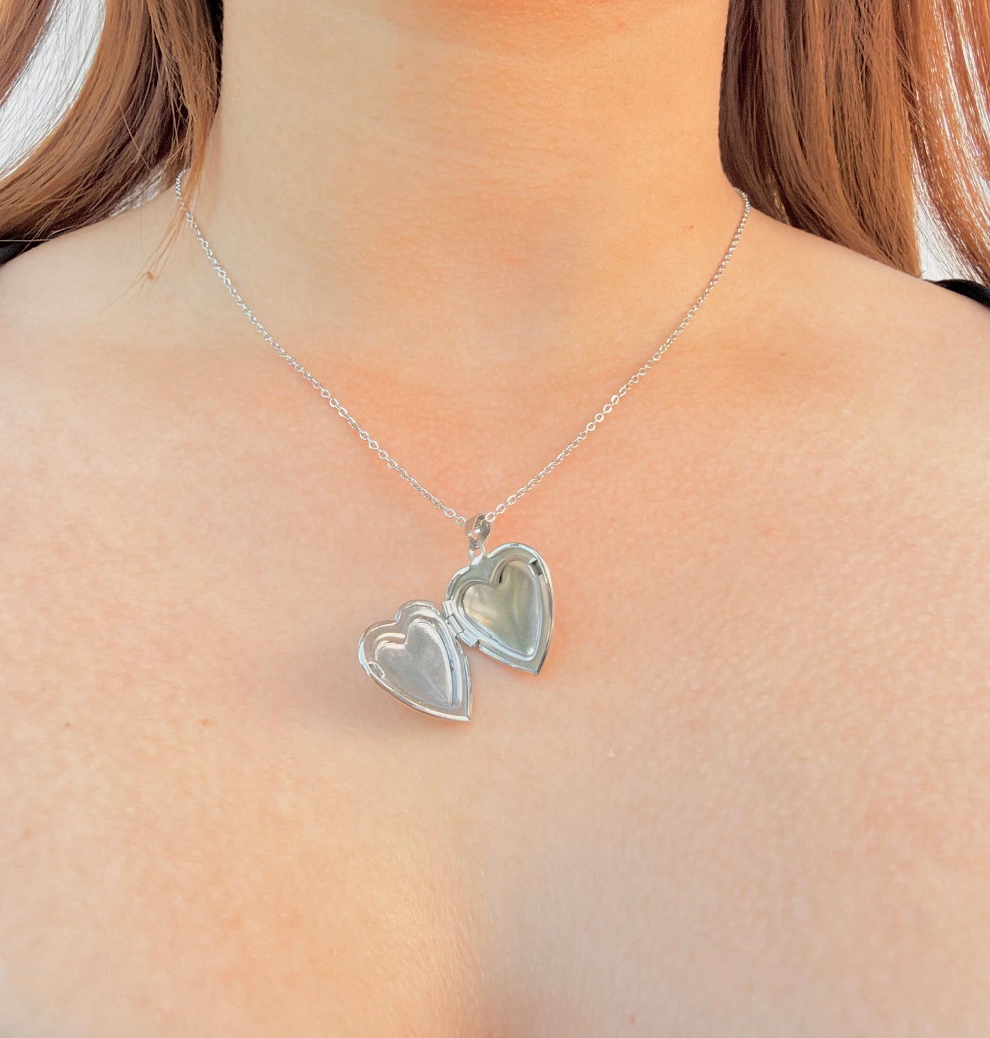Collar de Corazón Clásico Plateado – Relicario