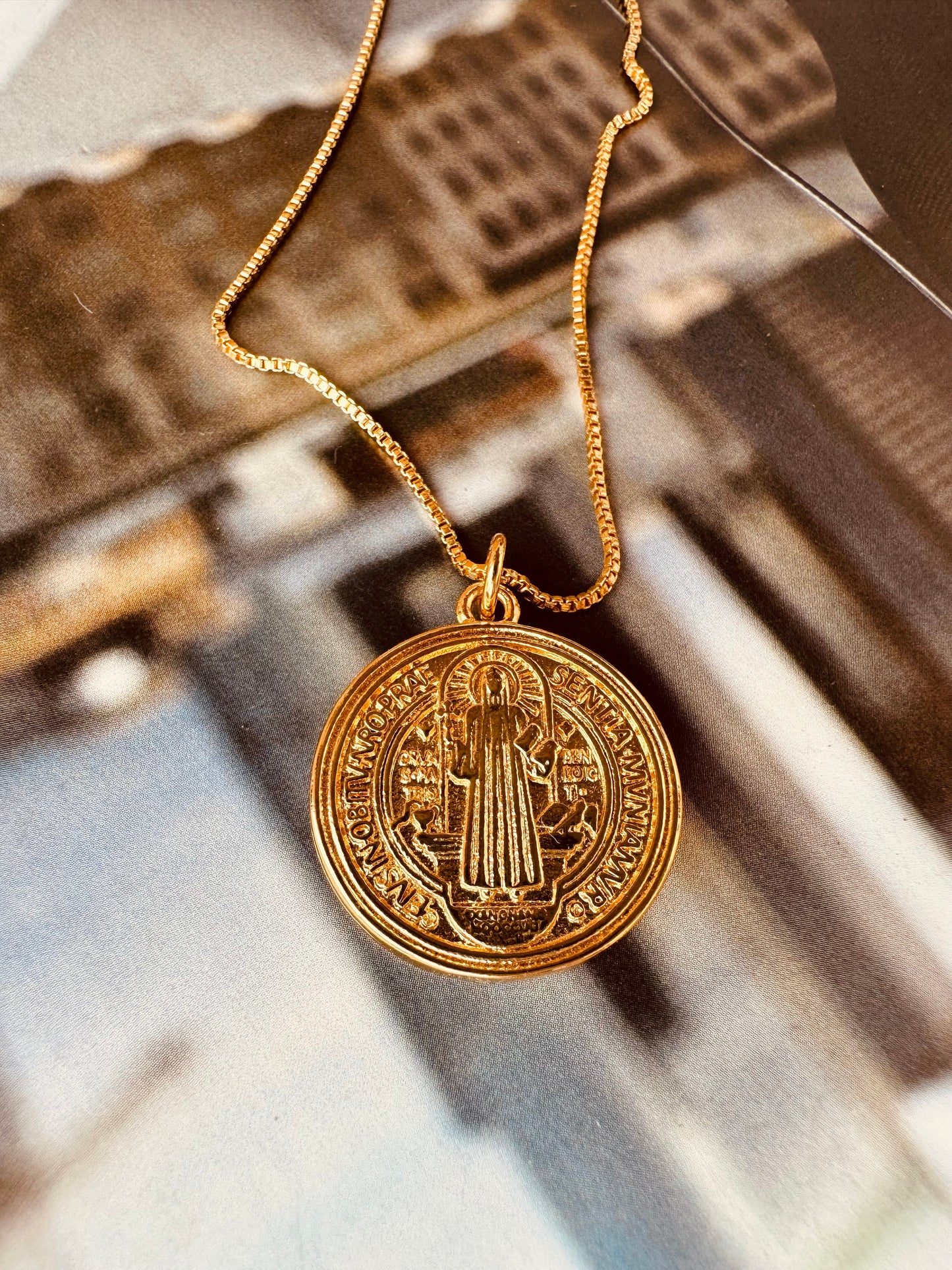 Collar Medalla de San Benito”