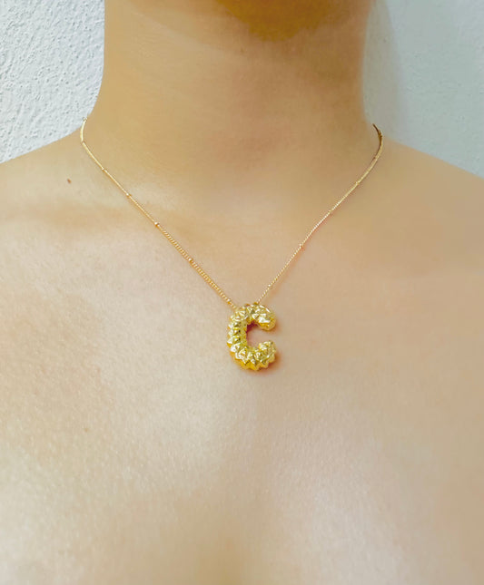 Collar Inicial con Diseño Geométrico