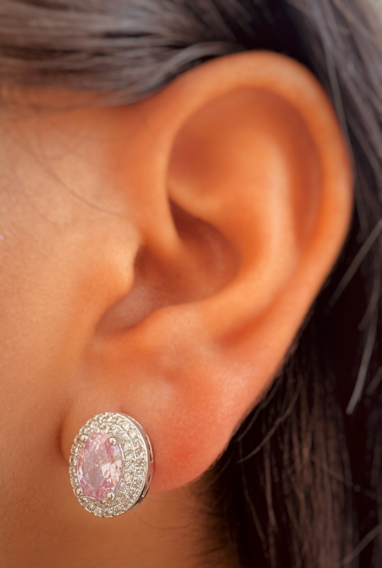 Aretes con Cristales Ovalados y Halo Brillante