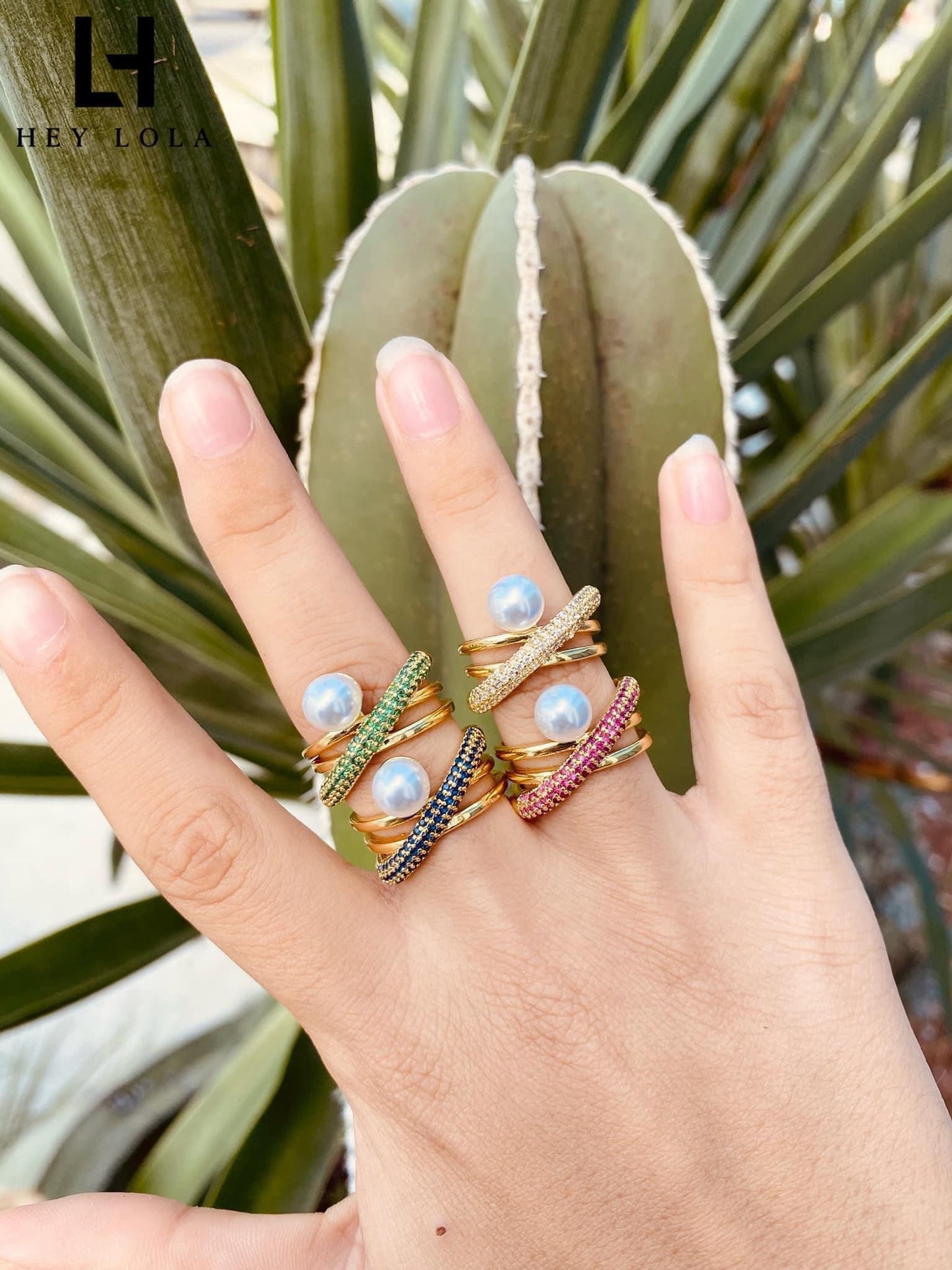 Anillos cruzados con perla y circonias de colores