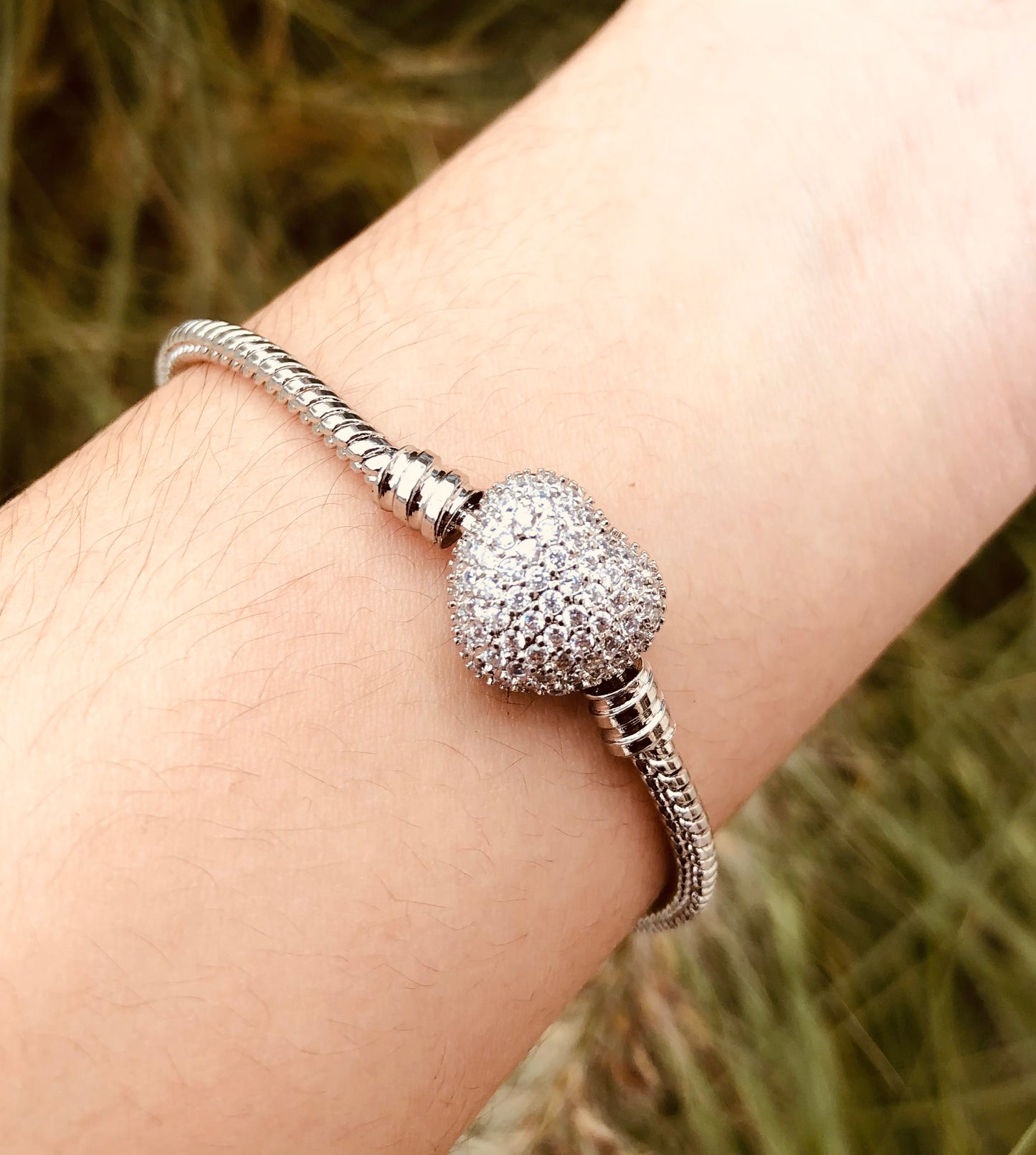 Pulseras con dije de corazón pavé en chapa de oro y plata
