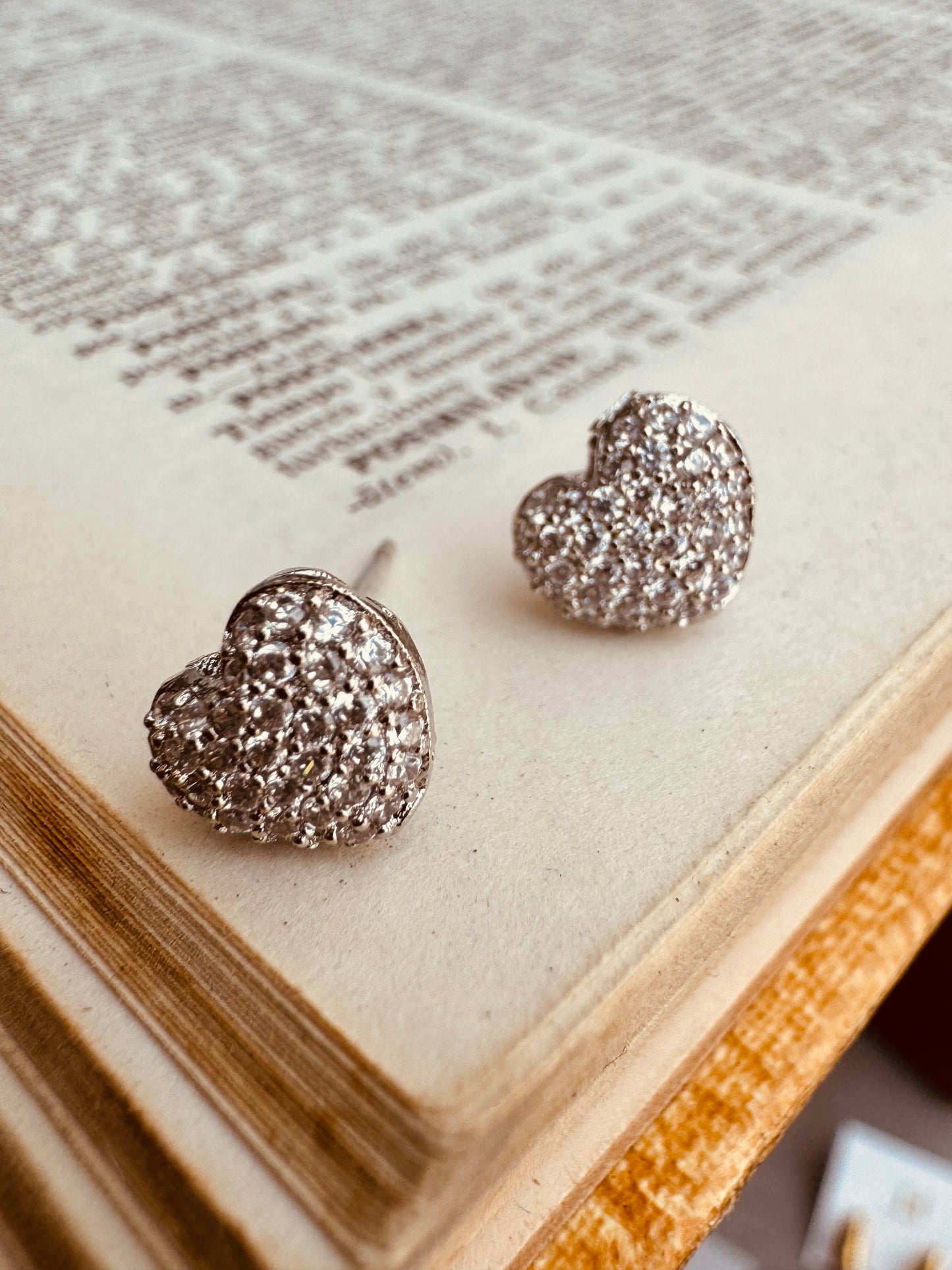 Aretes corazón con zirconias