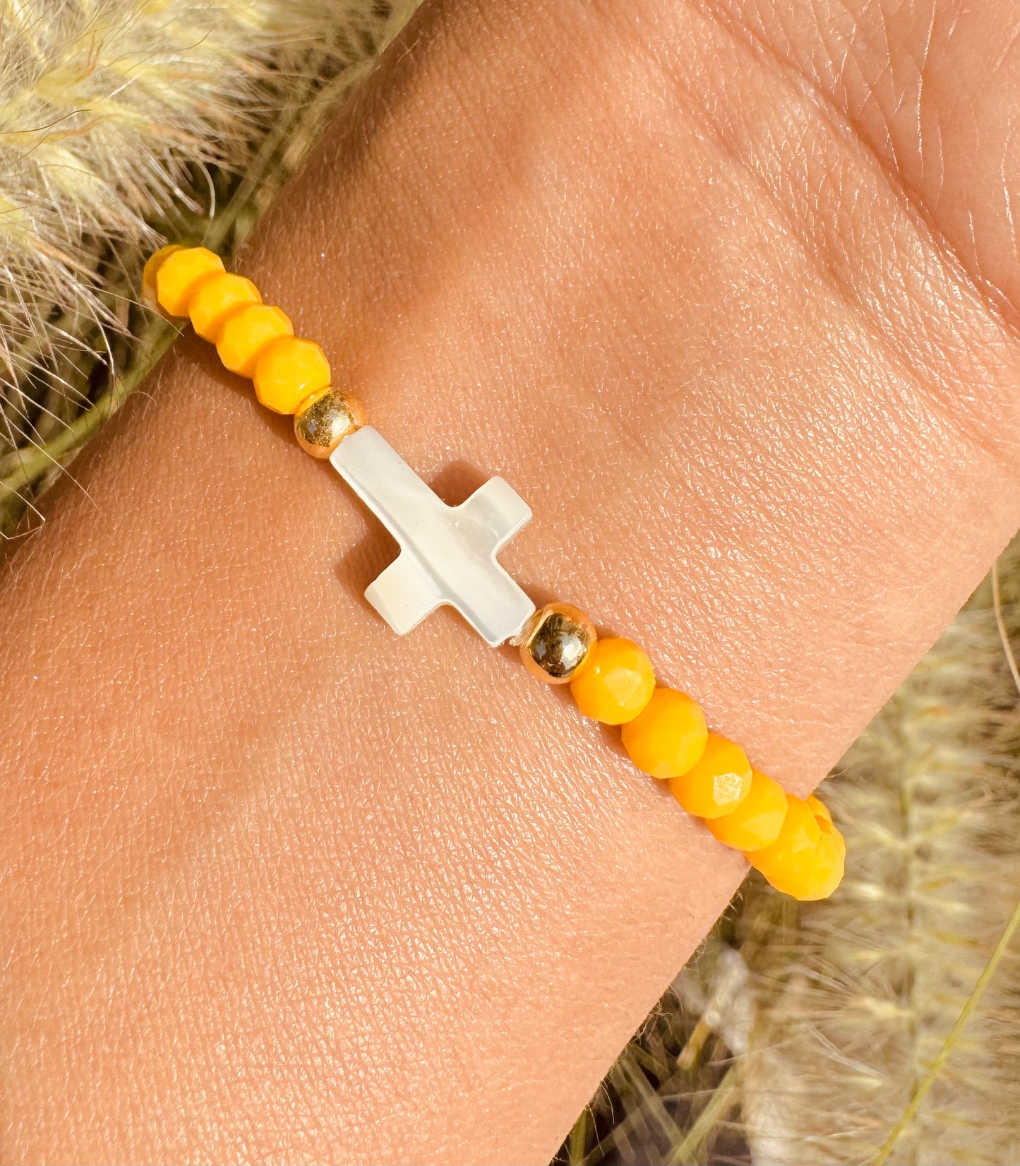 Pulseras de Cuentas Facetadas con Cruz de Nácar