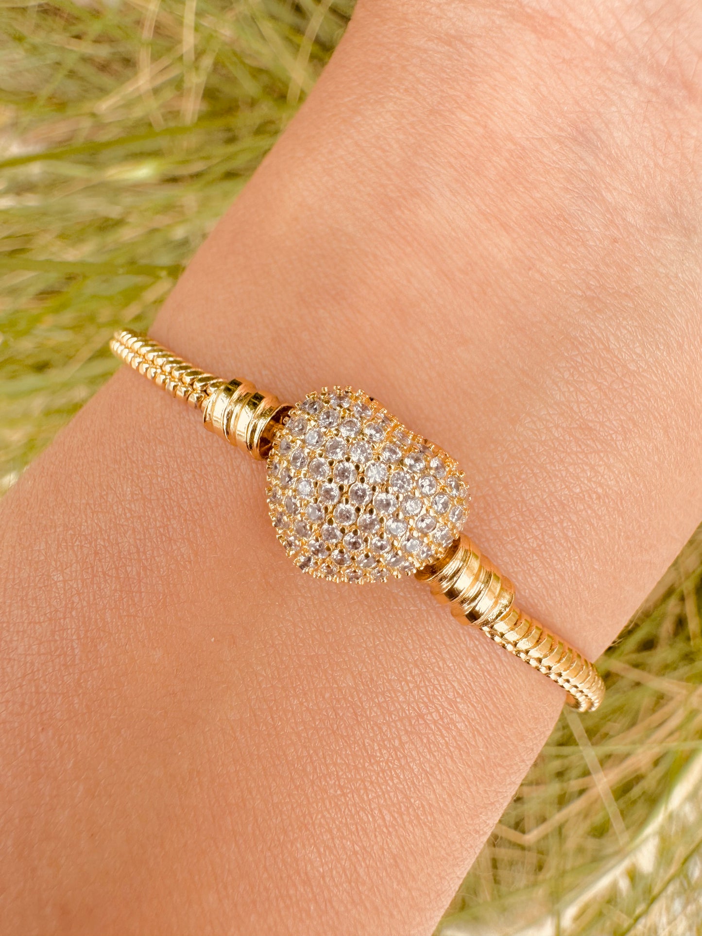 Pulseras con dije de corazón pavé en chapa de oro y plata